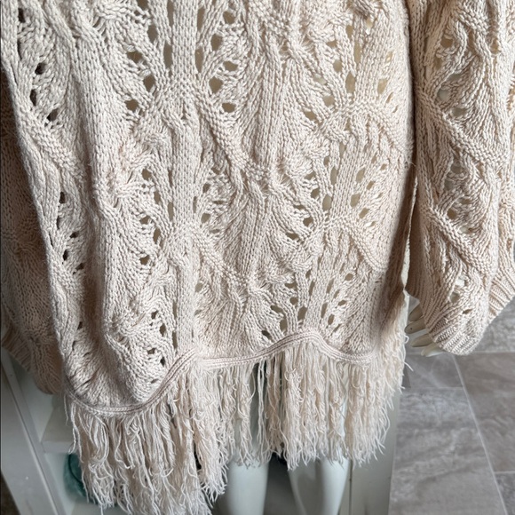 Vintage 90s The paragon Elegant Cream Knit Shawl with fringe tassles size 3X - Picture 3 of 11